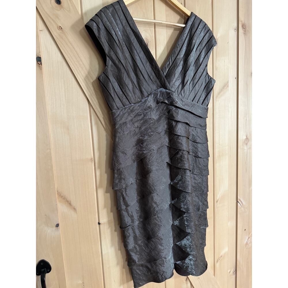 Adrianna Papell | Silver Shimmery Shutter Pleat Short Cocktail Dress | Size 14 - Picture 3 of 14